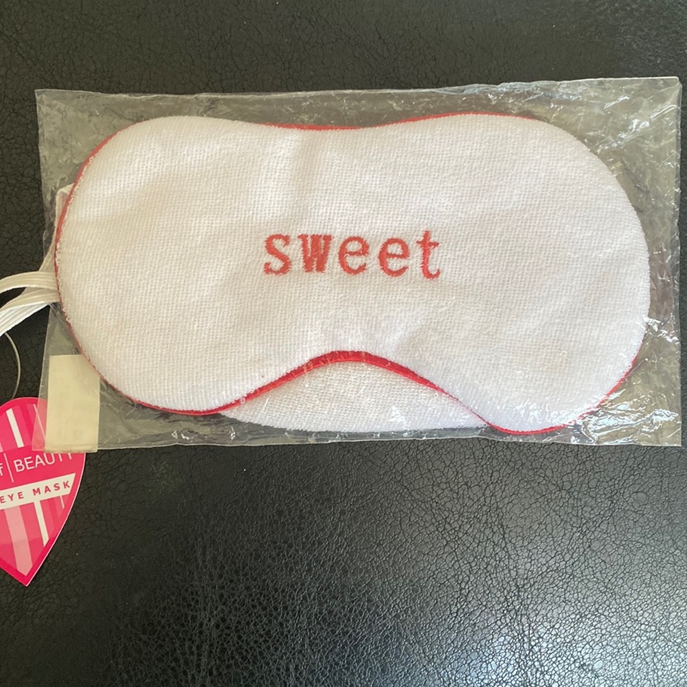 NWT Essence of Beauty “Sweet” Sleep Eye Mask